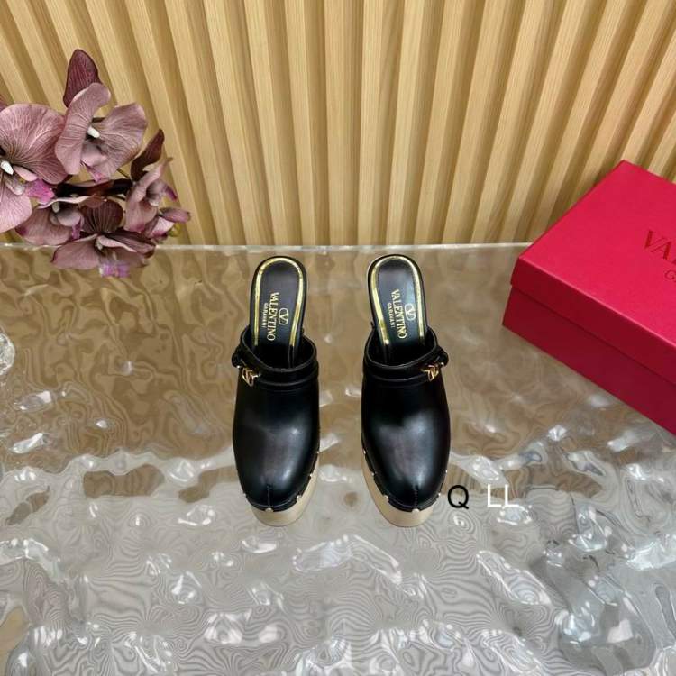 Picture of Valentino Shoes _SKUValentinosz35-401020183.5CMLL0401